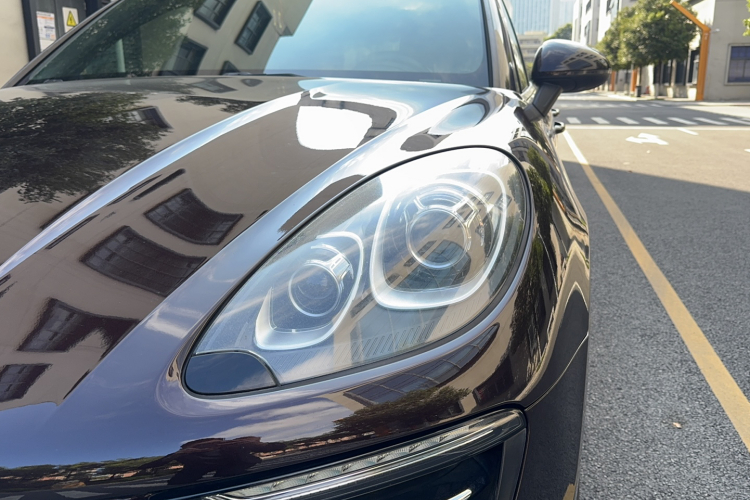 2016 car image #22