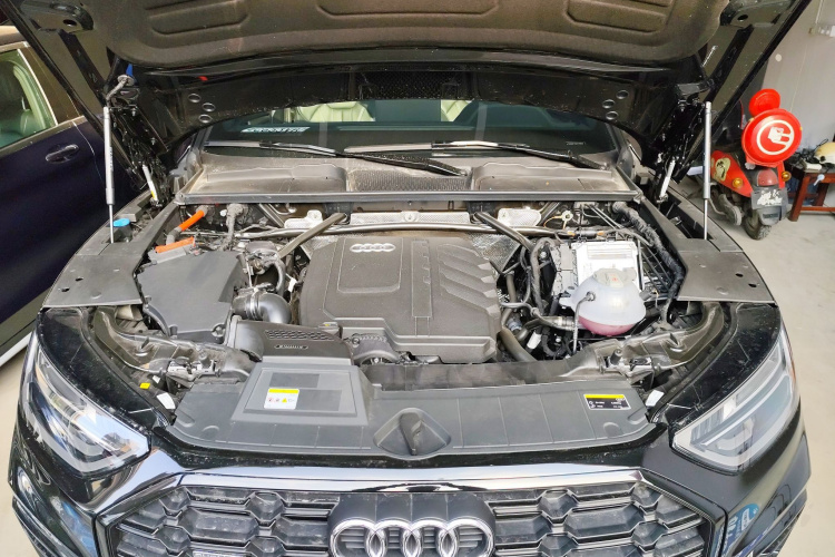 Audi Q5L 2025 car image #22