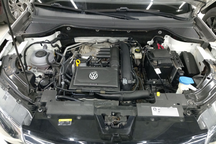 VS5 2020 car image #22