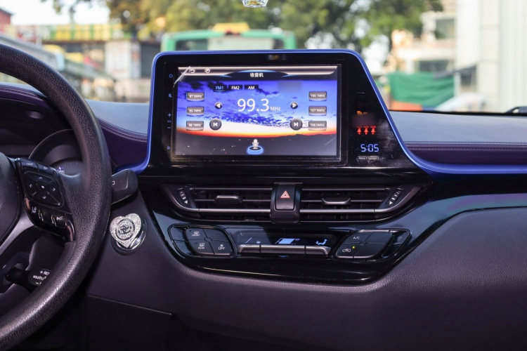 Toyota C-HR 2018 car image #22