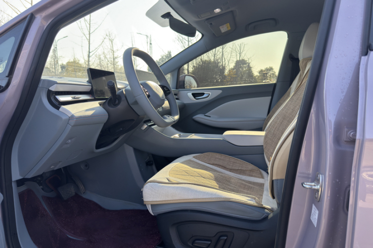 MG 4 EV 2025 car image #22