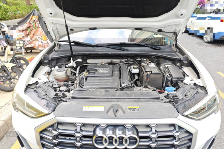 Audi Q3 2020 car image #22
