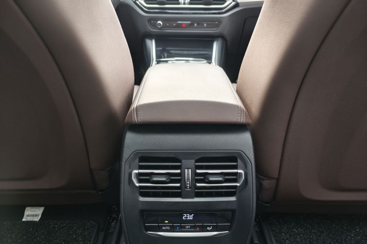 BMW i3 2024 car image #22