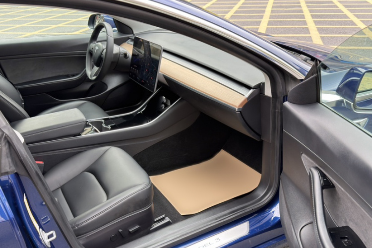Tesla Model 3 2020 car image #22