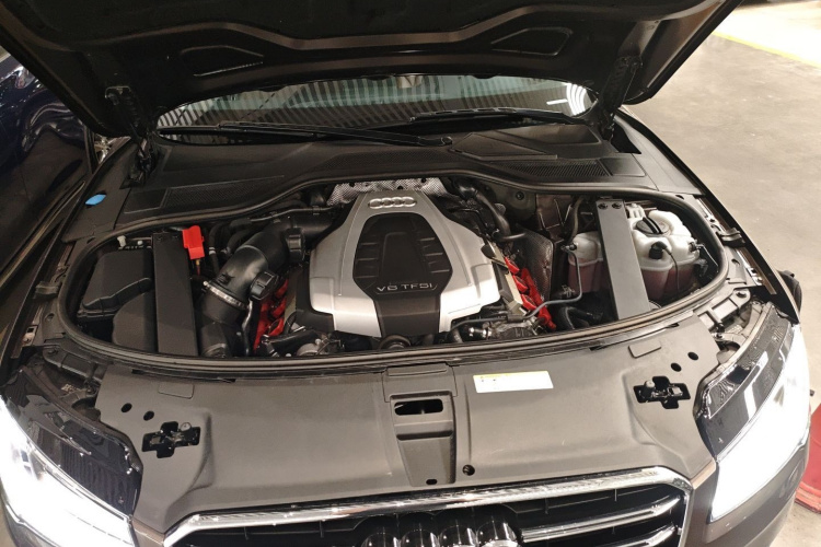 Audi A8 2016 car image #22