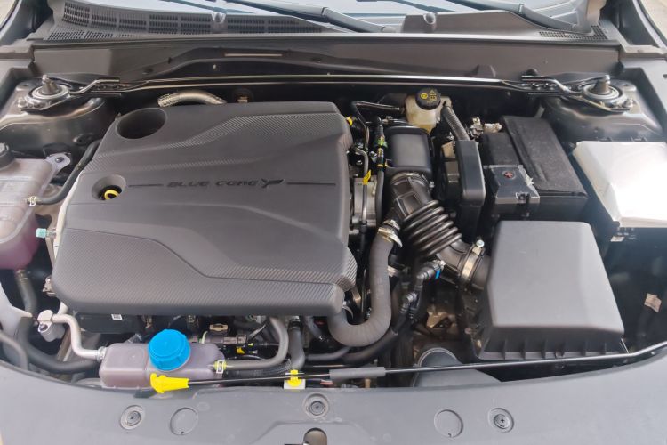 Changan UNI-V 2025 #22 Changan UNI-V 2025 car image #22