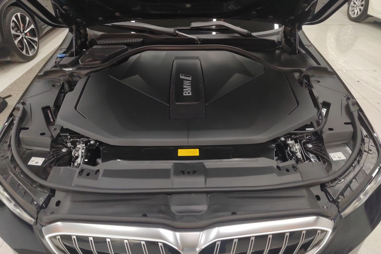 BMW i5 2024 car image #22