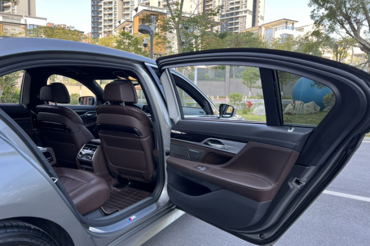 BMW 7 Series 2020 immagine di auto #22