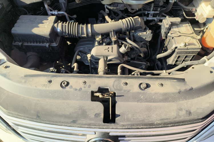 Forthing Lingzhi 2019 #22 Forthing Lingzhi 2019 car image #22