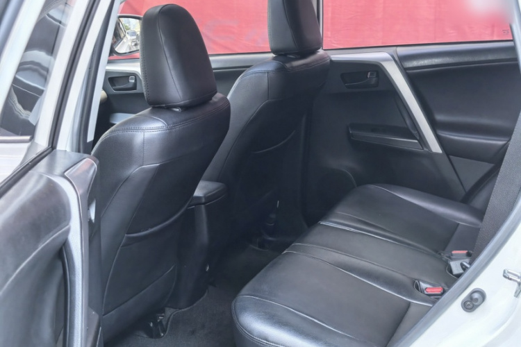 Toyota RAV4 2018 #22 Toyota RAV4 2018 car image #22