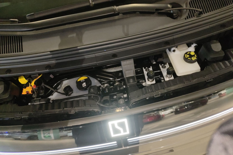 极氪 极氪MIX 2024 汽车图片 #22