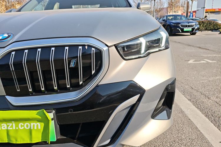 BMW i5 2025 car image #22