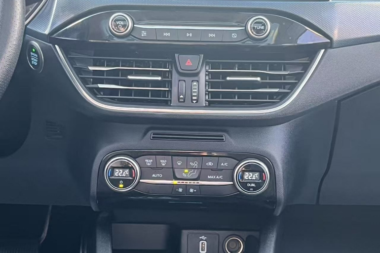 Ford Focus Active 2020 #22 Ford Focus Active 2020 car image #22