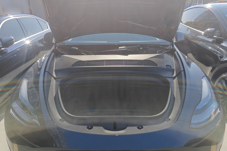 Tesla Model Y 2025 #22 Tesla Model Y 2025 car image #22