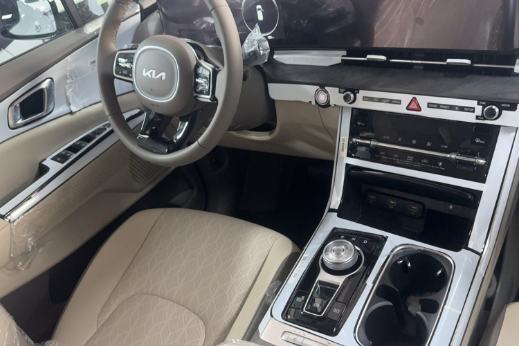 Kia Carnival 2025 immagine di auto #22