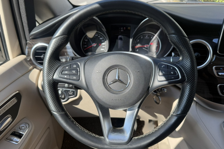 Mercedes-Benz V Class 2018 #22 Mercedes-Benz V Class 2018 car image #22