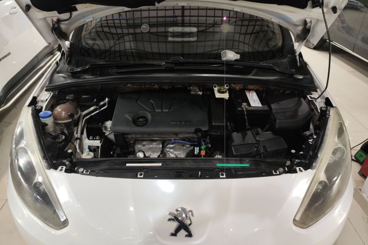 Peugeot 308 2015 car image #22