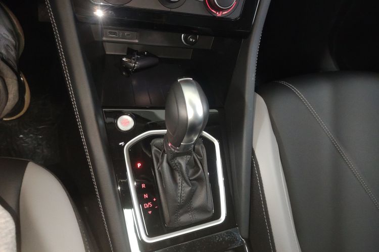 VS5 2025 car image #22