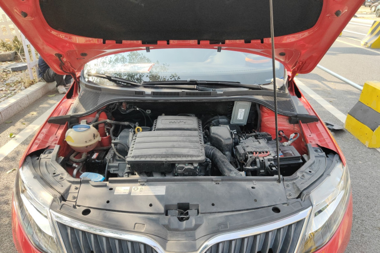 Skoda Rapid Spaceback 2018 car image #22