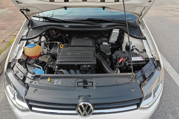 Polo 2015 car image #22
