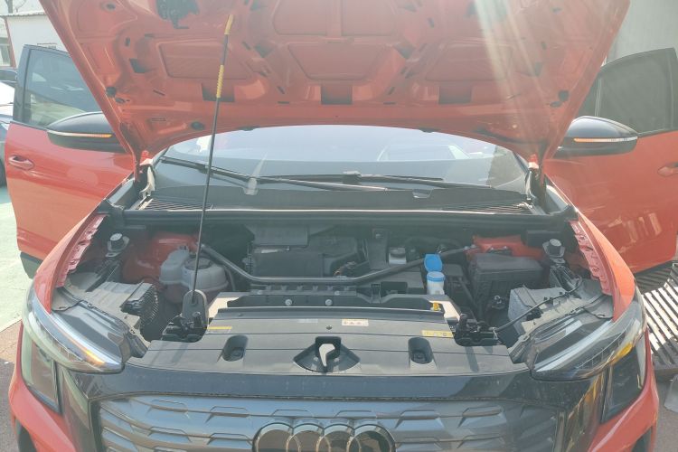 Audi Q5 e-tron 2022 #22 Audi Q5 e-tron 2022 صورة سيارة #22