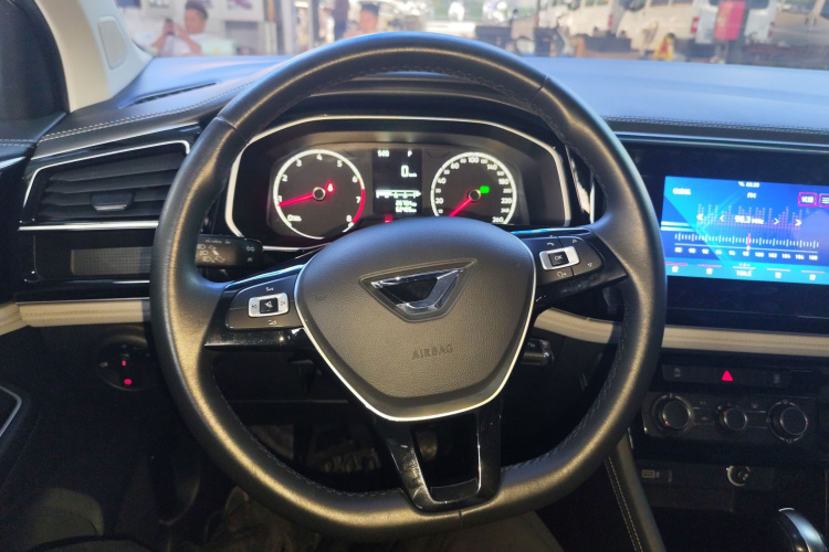 VS5 2023 car image #22