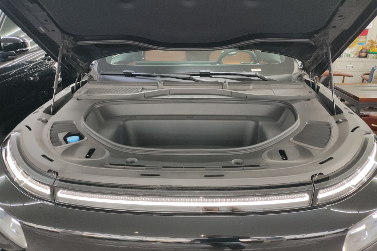 Xpeng G9 2025 immagine di auto #22