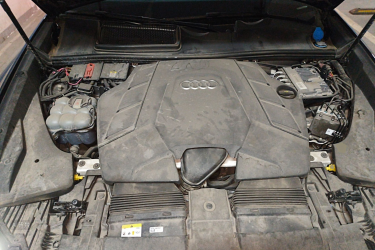 Audi Q8 2021 car image #22