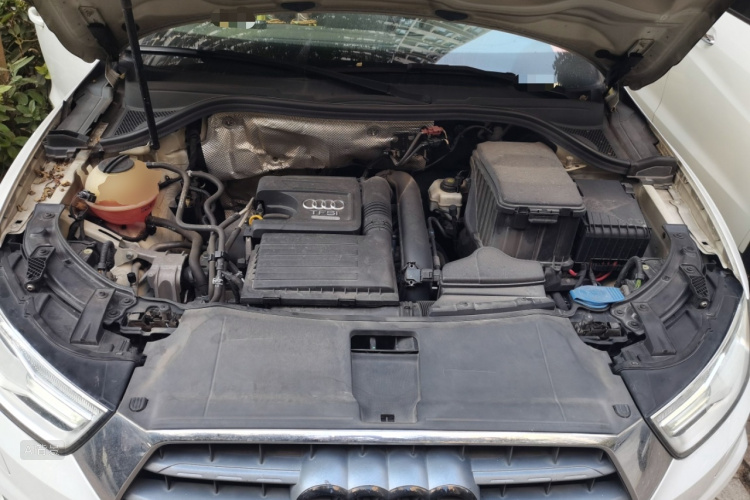 Audi Q3 2016 car image #22