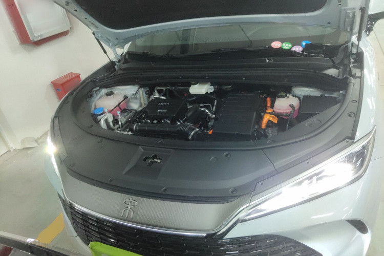 BYD SongL DM-i 2025 #22 BYD SongL DM-i 2025 car image #22