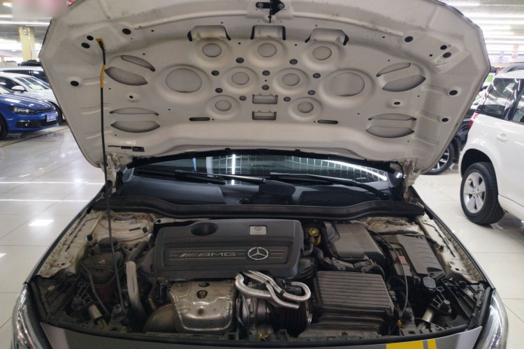 Mercedes-Benz GLA AMG 2018 imagem de carro #22