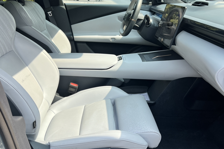 Lynk & Co 2025 car image #22
