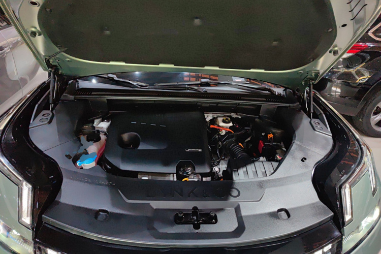 Lynk & Co 08 EM-P 2023 car image #22