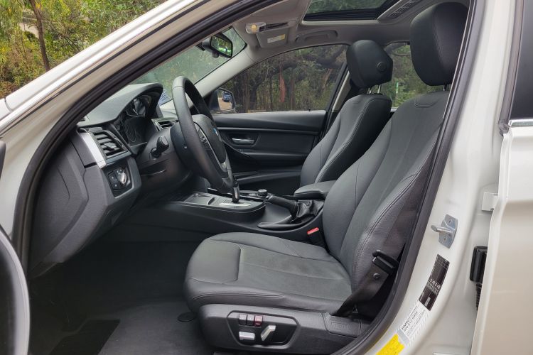 BMW 3 Series 2017 car image #22