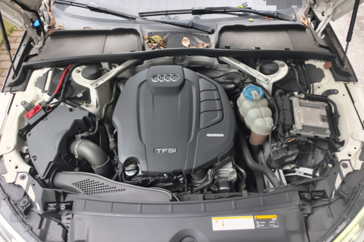 Audi A4L 2018 immagine di auto #22