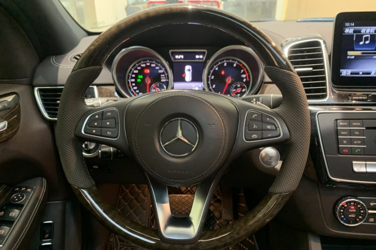 Mercedes-Benz GLS Class 2018 car image #22