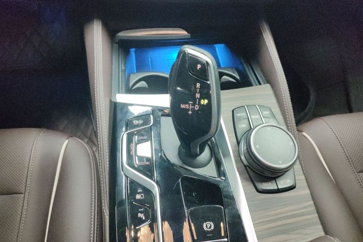 BMW 5 Series New Energy 2021 car image #22