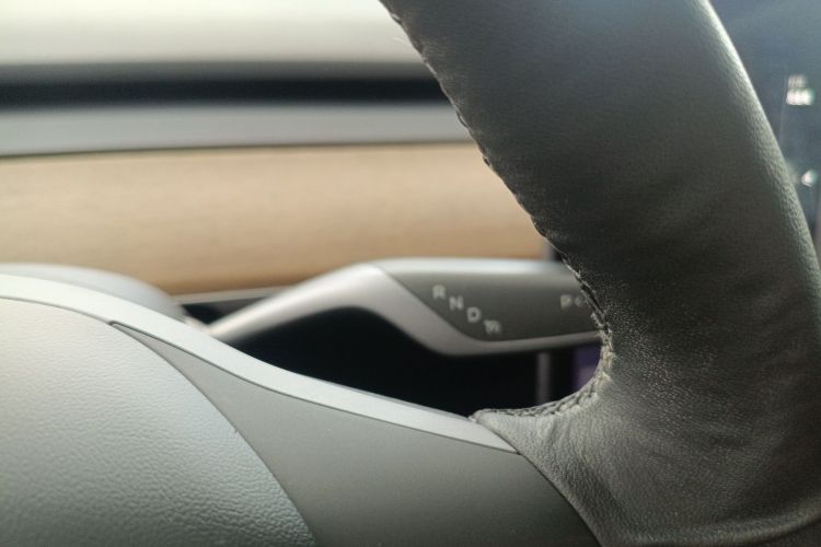 Tesla Model Y 2021 car image #22