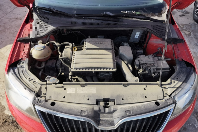 Skoda Rapid Spaceback 2014 car image #22