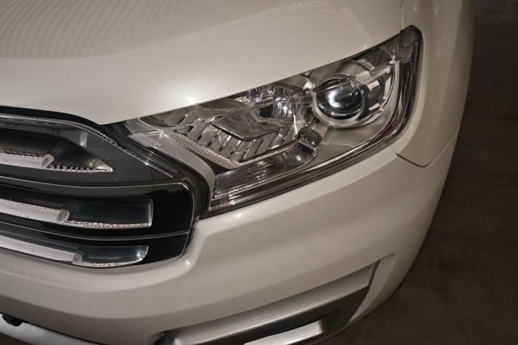 Ford Everest 2017 صورة سيارة #22