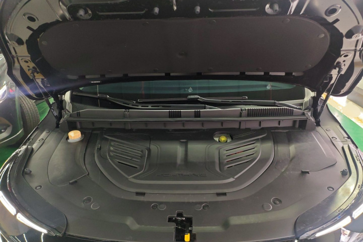 Forthing V9 2025 car image #22