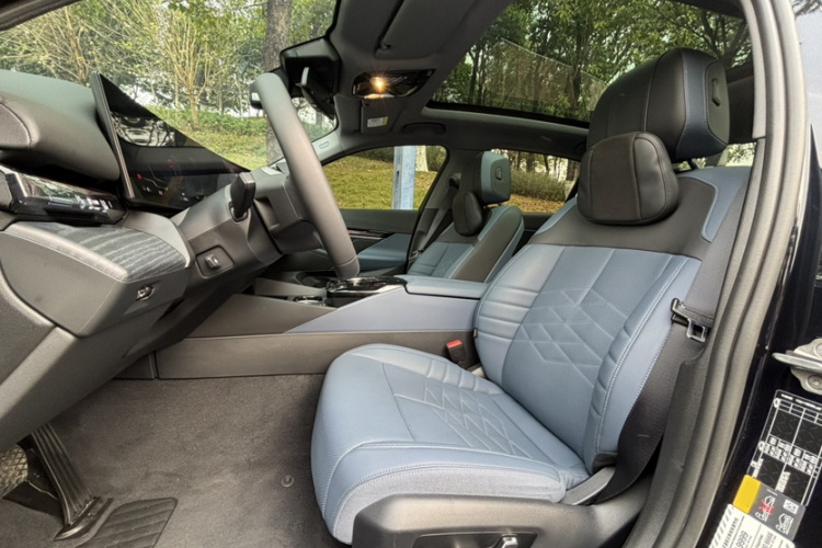 BMW i5 2024 car image #22