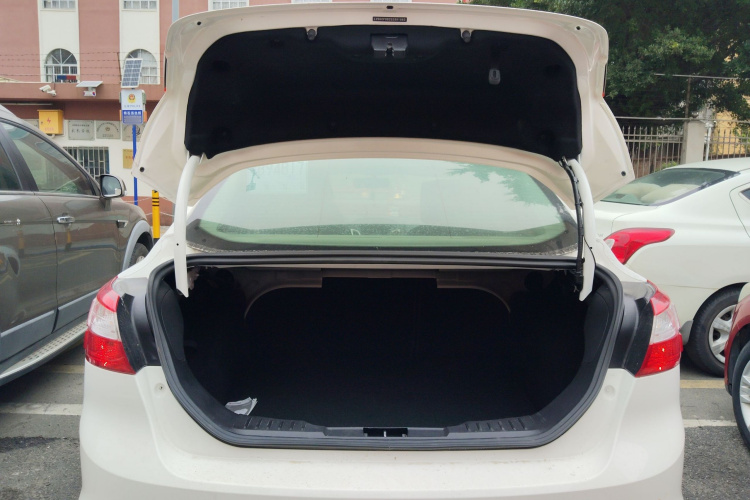 Ford Focus 2015 image de voiture #22