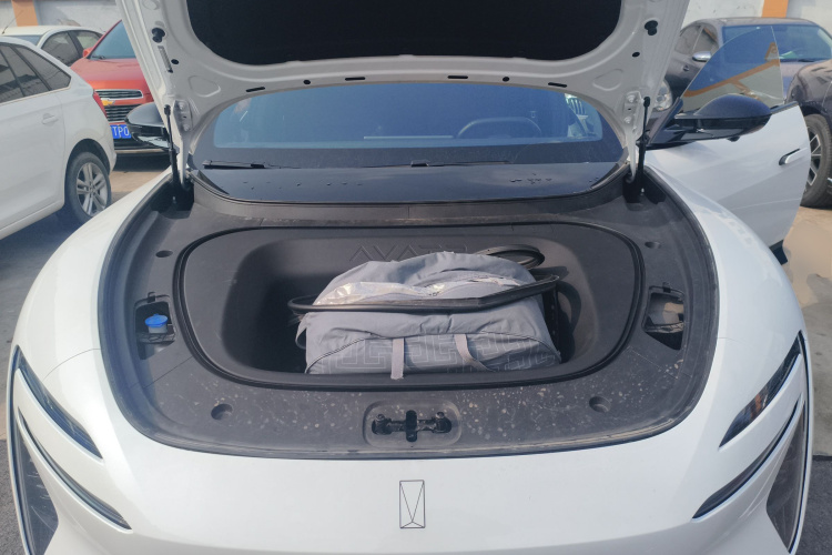 Avatr 06 2025 car image #22