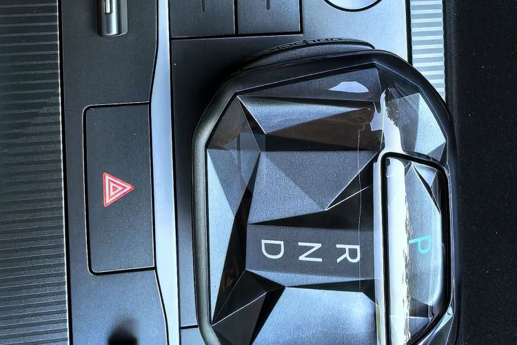 BYD SongL DM-i 2025 car image #22