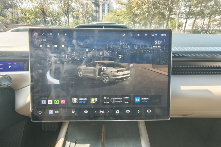 Lynk & Co 2024 car image #22