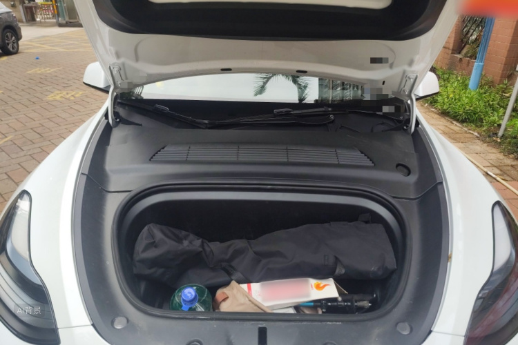 Tesla Model Y 2022 car image #22