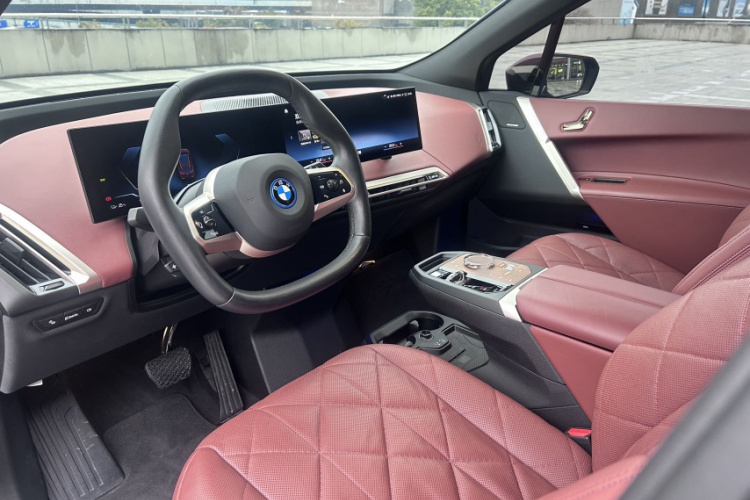 BMW iX 2024 car image #22