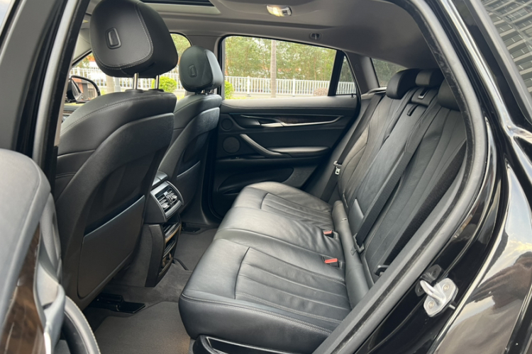 BMW X6 2018 car image #22