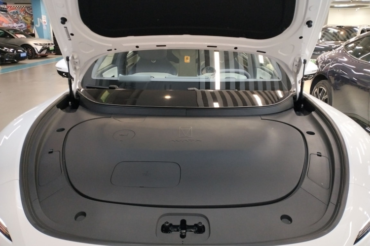 Avatr 06 2025 car image #22